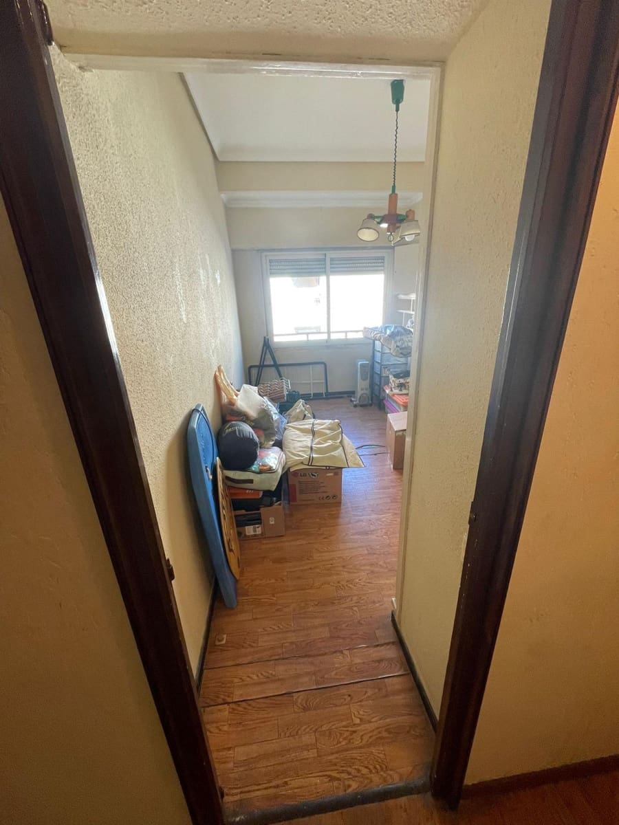 3 bedroom Flat for sale in Alicante / Alacant city - € 155,000 (Ref: 9637521)