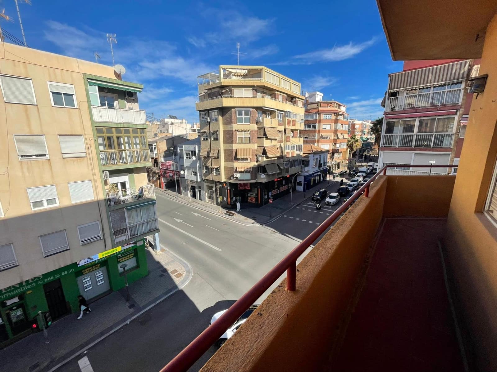 3 bedroom Flat for sale in Alicante / Alacant city - € 155,000 (Ref: 9637521)