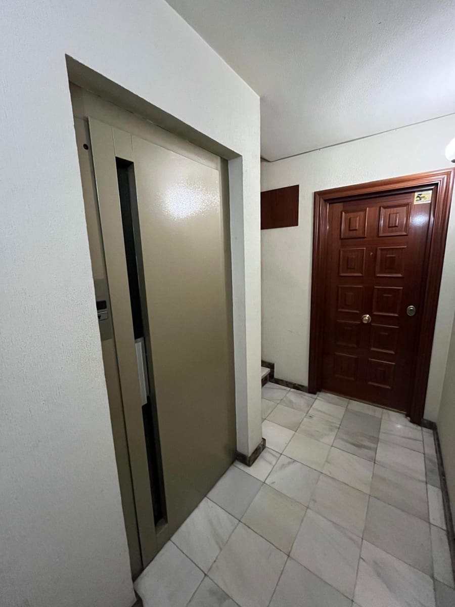 Piso de 3 habitaciones en Alicante / Alacant ciudad en venta con garaje - 186.000 € (Ref: 9656043)