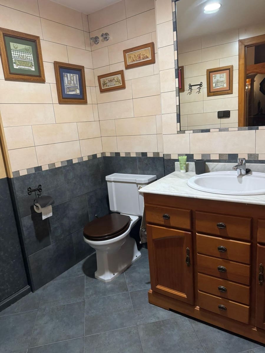 4 bedroom Villa for sale in Alicante / Alacant city with garage - € 590,000 (Ref: 9656045)