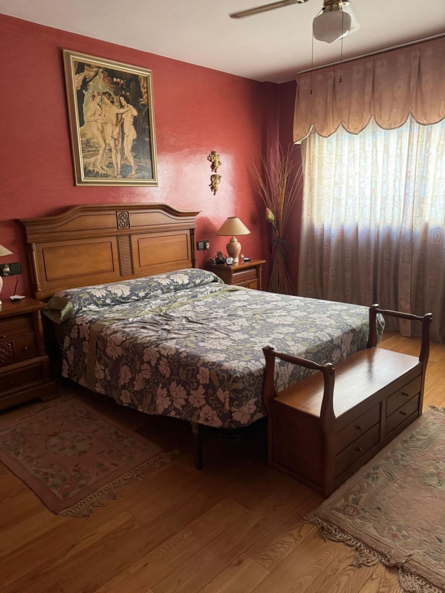 4 bedroom Villa for sale in Alicante / Alacant city with garage - € 590,000 (Ref: 9656045)