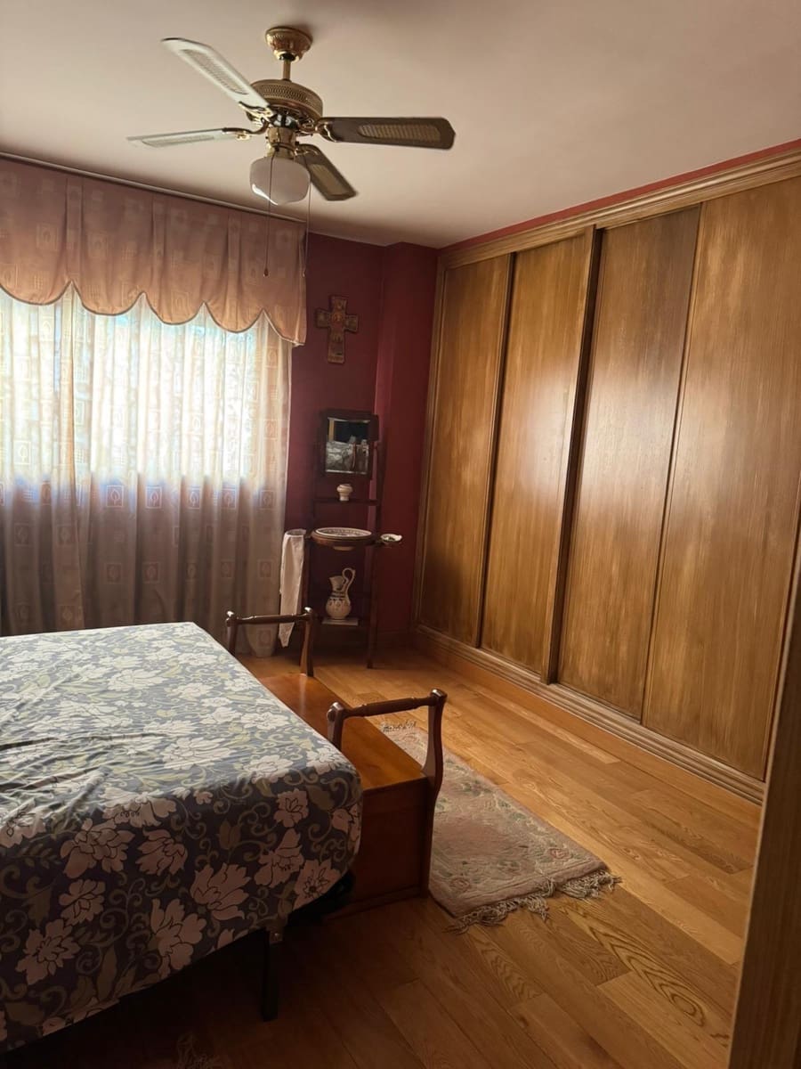 4 bedroom Villa for sale in Alicante / Alacant city with garage - € 590,000 (Ref: 9656045)