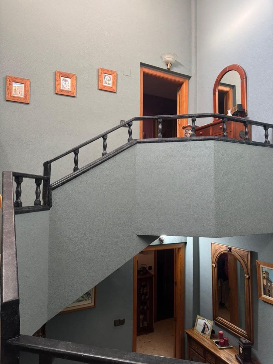 4 bedroom Villa for sale in Alicante / Alacant city with garage - € 590,000 (Ref: 9656045)