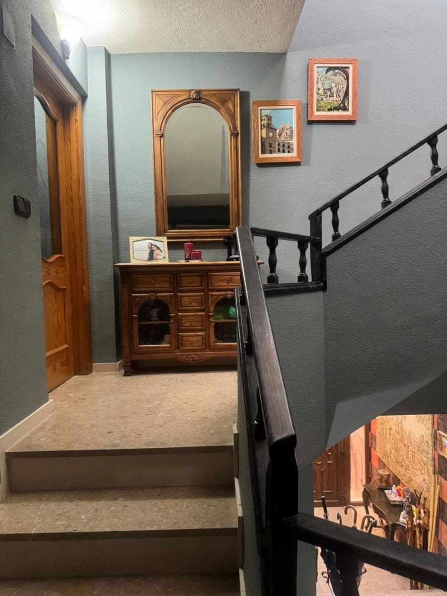 4 bedroom Villa for sale in Alicante / Alacant city with garage - € 590,000 (Ref: 9656045)