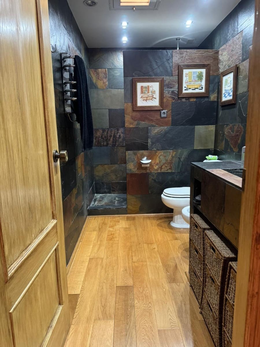 4 bedroom Villa for sale in Alicante / Alacant city with garage - € 590,000 (Ref: 9656045)