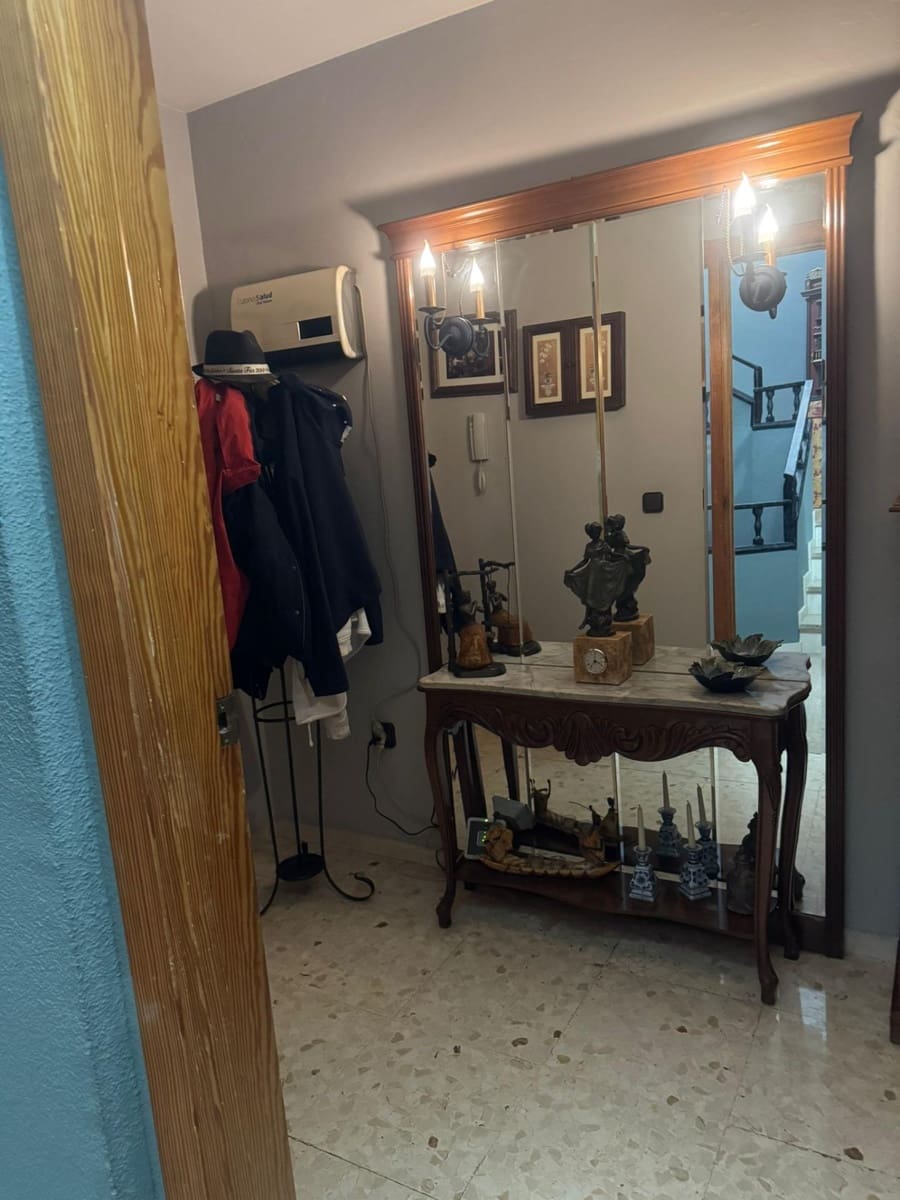 4 bedroom Villa for sale in Alicante / Alacant city with garage - € 590,000 (Ref: 9656045)