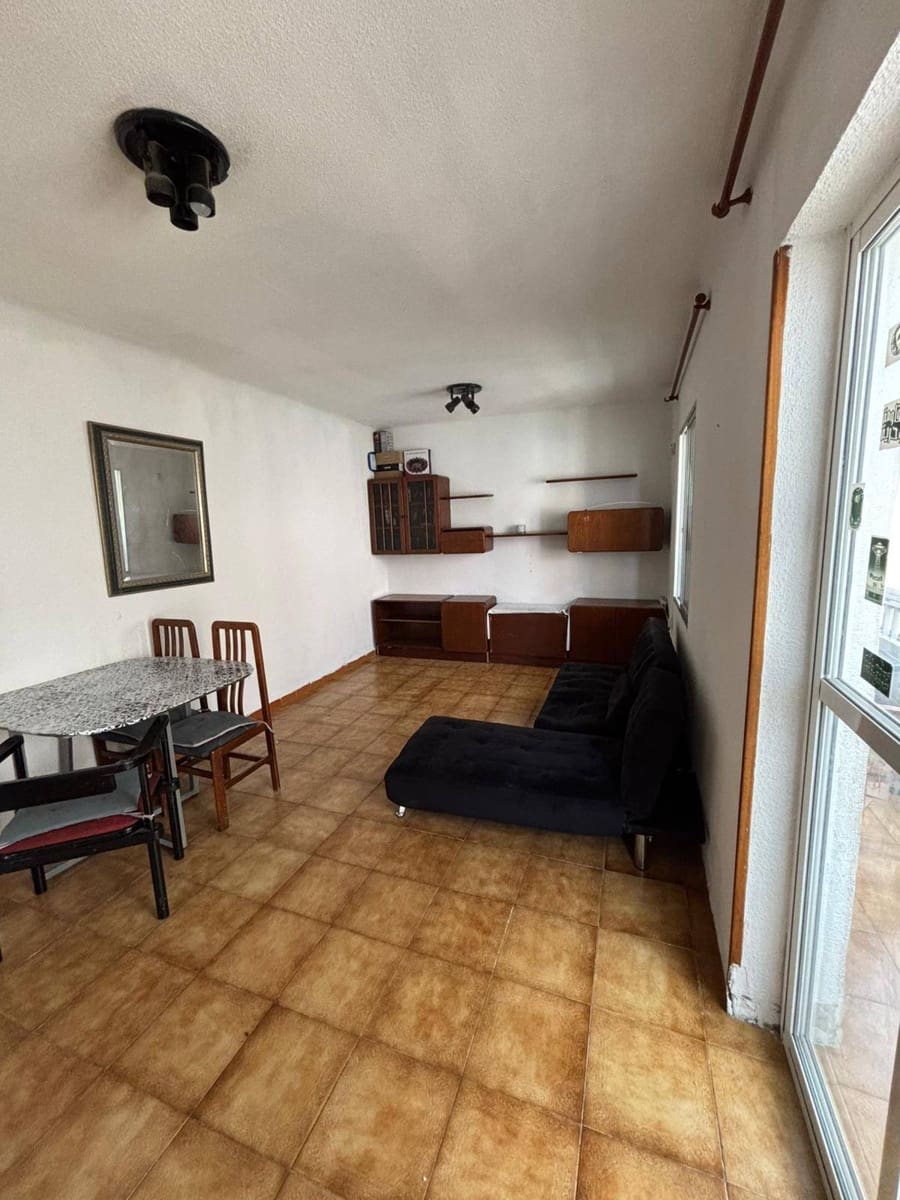 2 bedroom Flat for sale in Alicante / Alacant city - € 85,000 (Ref: 9738526)