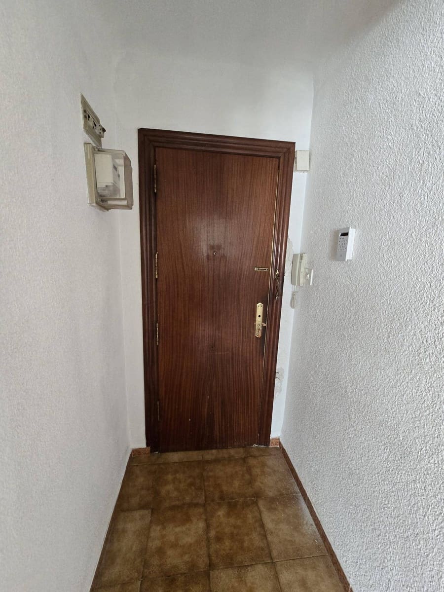 2 bedroom Flat for sale in Alicante / Alacant city - € 85,000 (Ref: 9738526)