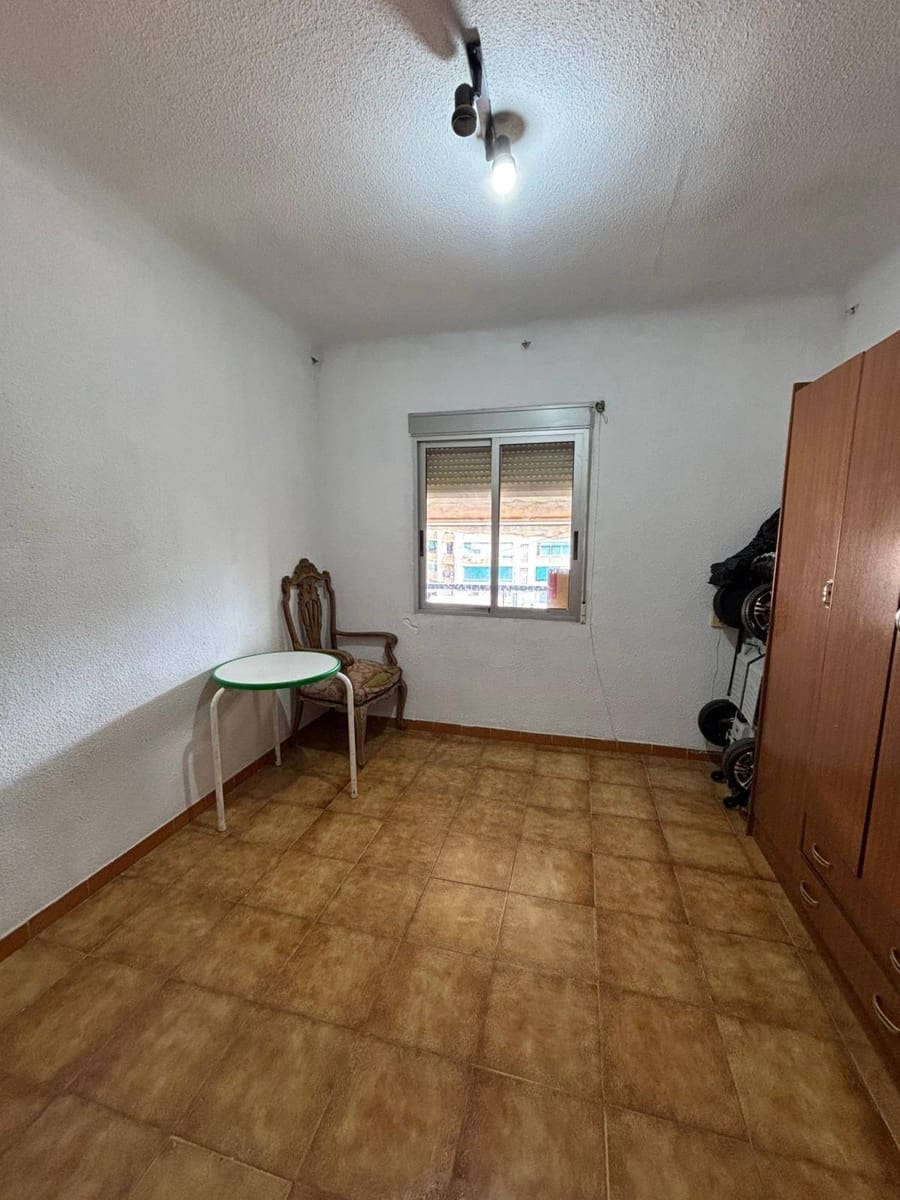 2 bedroom Flat for sale in Alicante / Alacant city - € 85,000 (Ref: 9738526)