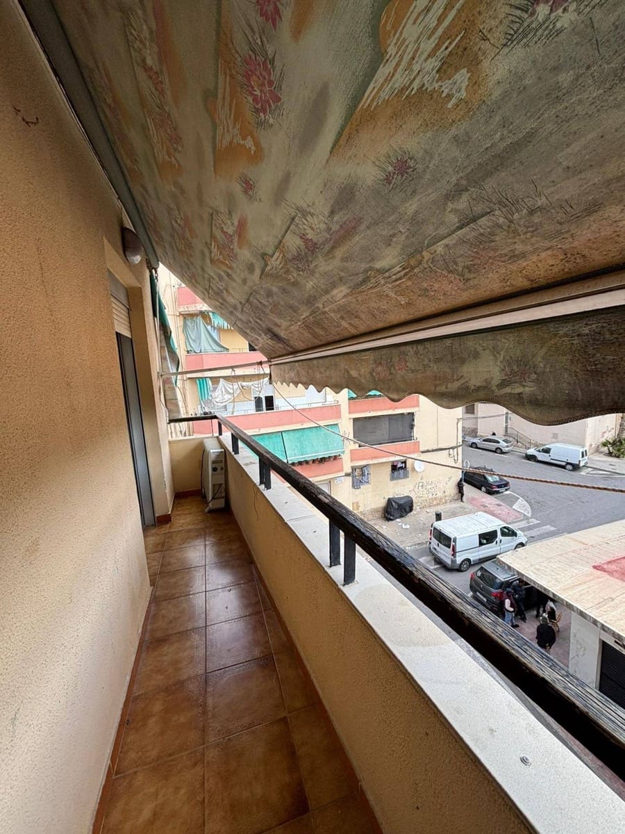 2 bedroom Flat for sale in Alicante / Alacant city - € 85,000 (Ref: 9738526)