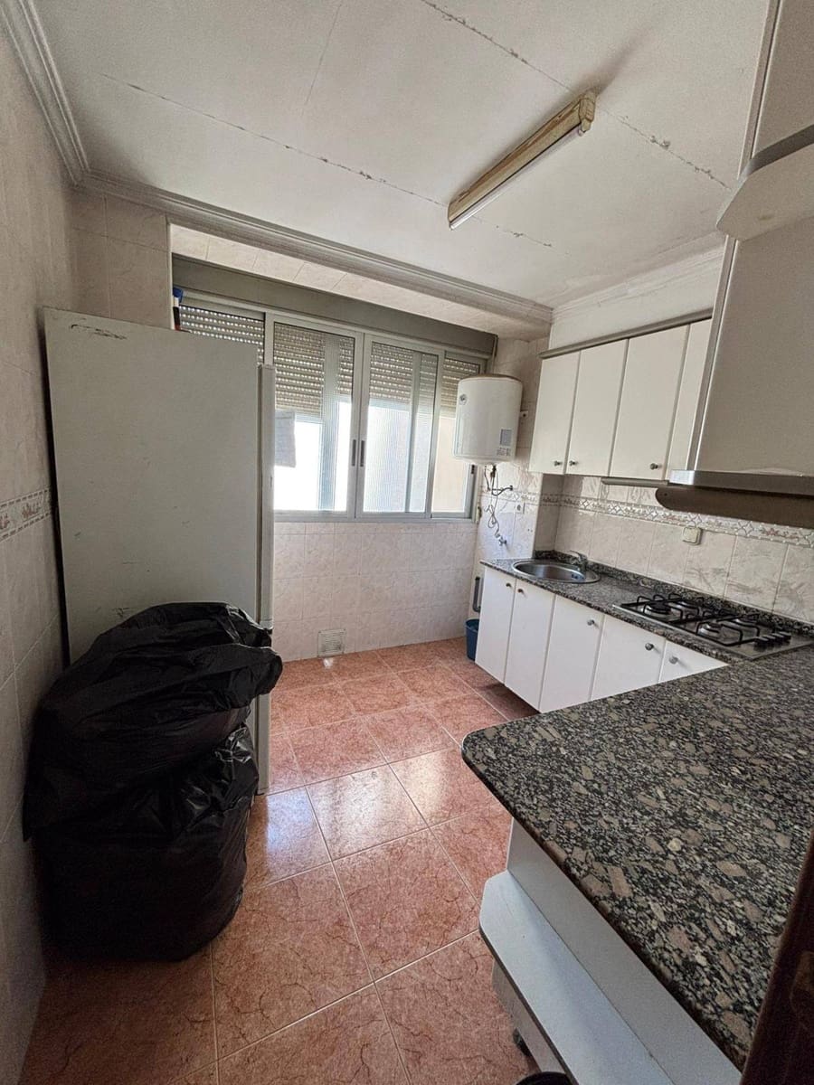 2 bedroom Flat for sale in Alicante / Alacant city - € 85,000 (Ref: 9738526)