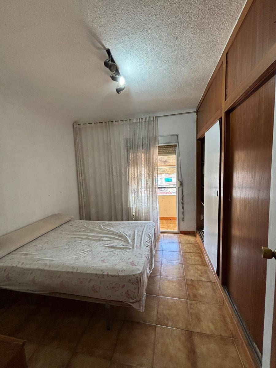 2 bedroom Flat for sale in Alicante / Alacant city - € 85,000 (Ref: 9738526)