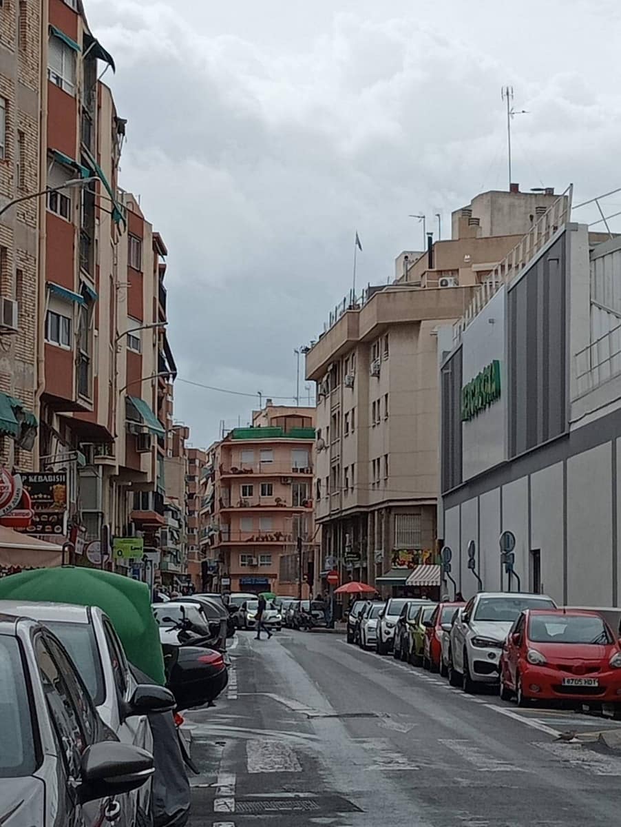 2 bedroom Flat for sale in Alicante / Alacant city - € 85,000 (Ref: 9738526)