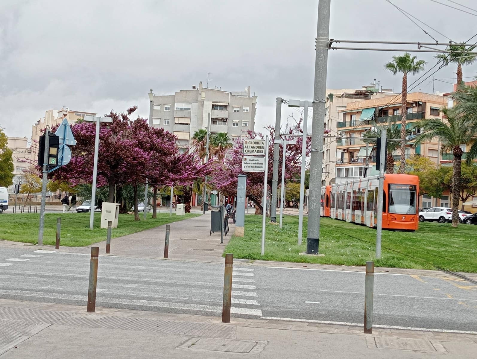 2 bedroom Flat for sale in Alicante / Alacant city - € 85,000 (Ref: 9738526)