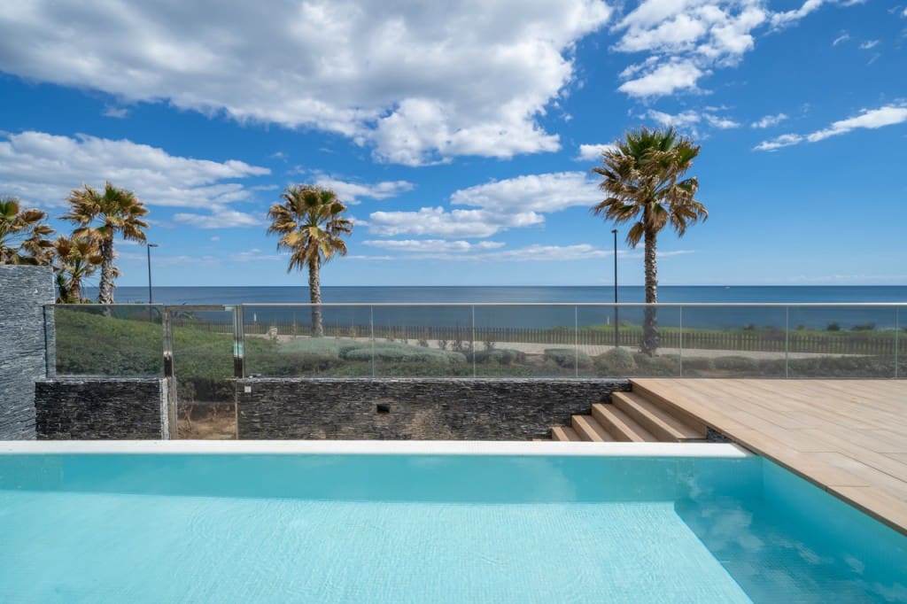 2 Zimmer Apartment zu verkaufen in Estepona mit Pool - 850.000 € (Ref: 7838835)