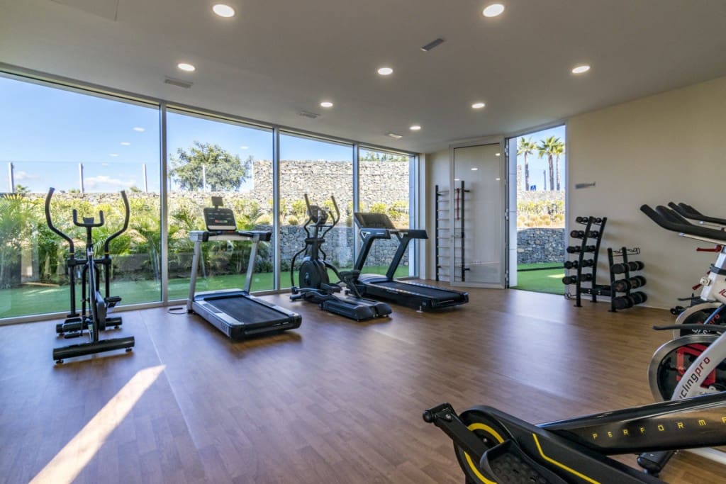 2 Zimmer Apartment zu verkaufen in Estepona mit Pool - 850.000 € (Ref: 7838835)