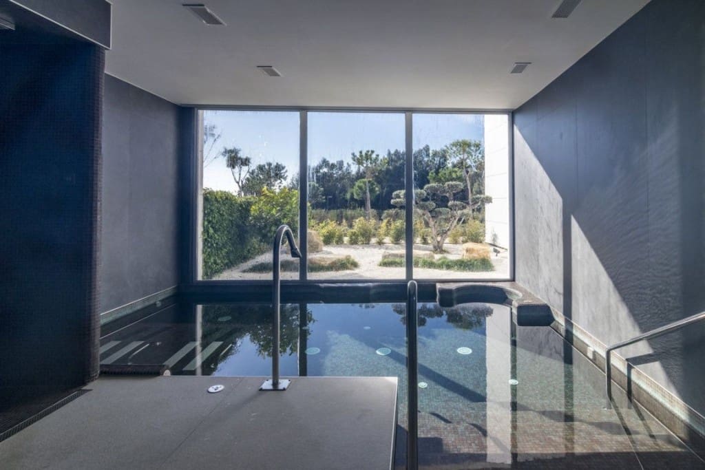 2 Zimmer Apartment zu verkaufen in Estepona mit Pool - 850.000 € (Ref: 7838835)