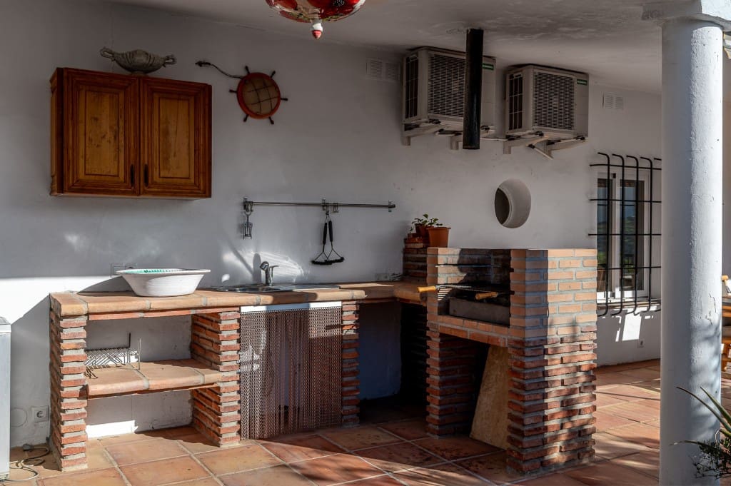 3 slaapkamer Villa te koop in Velez-Malaga met zwembad garage - € 495.000 (Ref: 8703581)