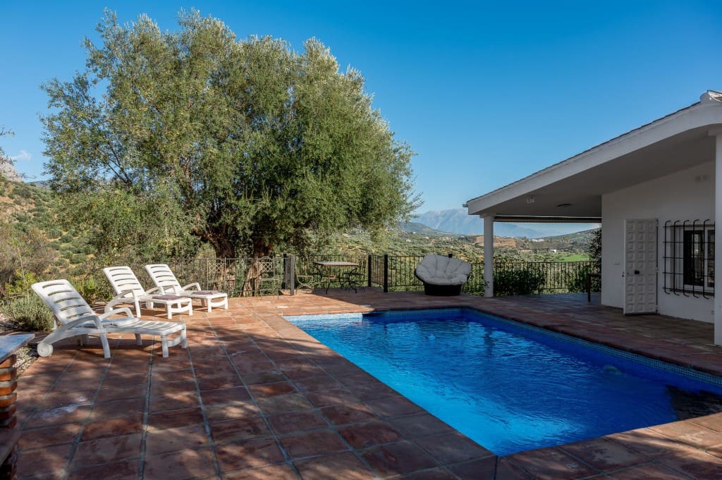 3 slaapkamer Villa te koop in Velez-Malaga met zwembad garage - € 495.000 (Ref: 8703581)