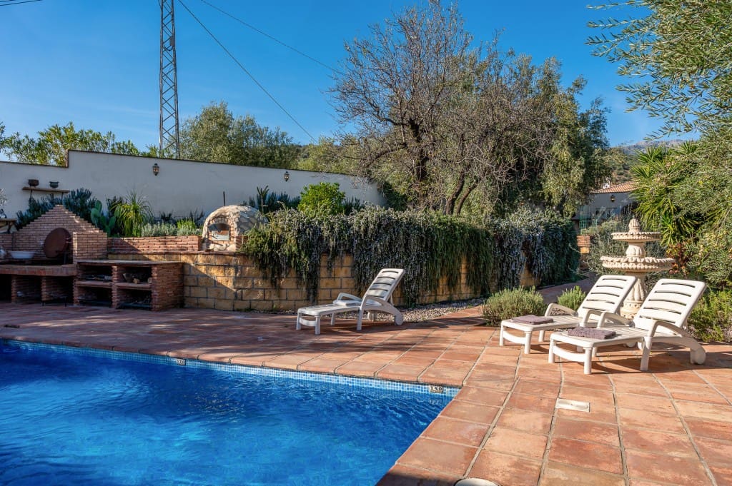 3 slaapkamer Villa te koop in Velez-Malaga met zwembad garage - € 495.000 (Ref: 8703581)
