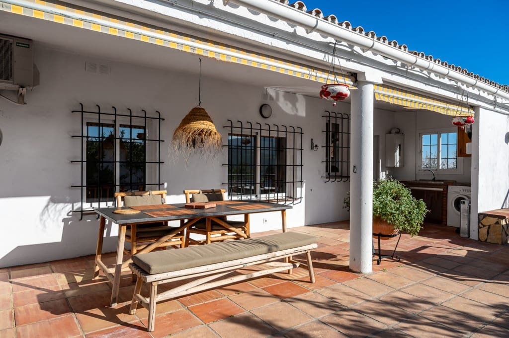 3 slaapkamer Villa te koop in Velez-Malaga met zwembad garage - € 495.000 (Ref: 8703581)