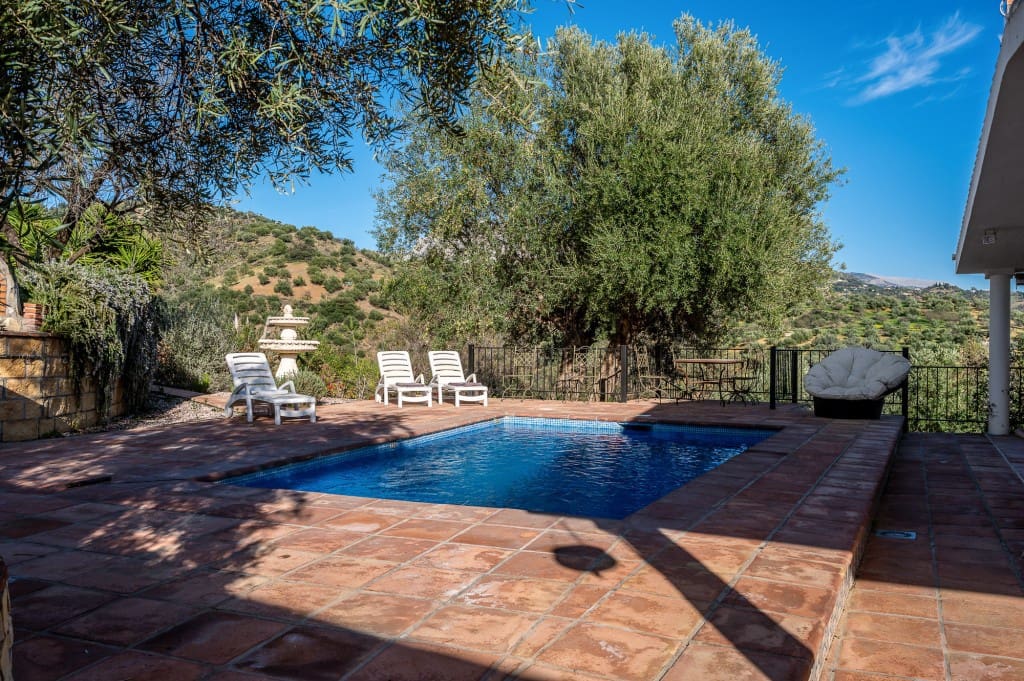 3 slaapkamer Villa te koop in Velez-Malaga met zwembad garage - € 495.000 (Ref: 8703581)