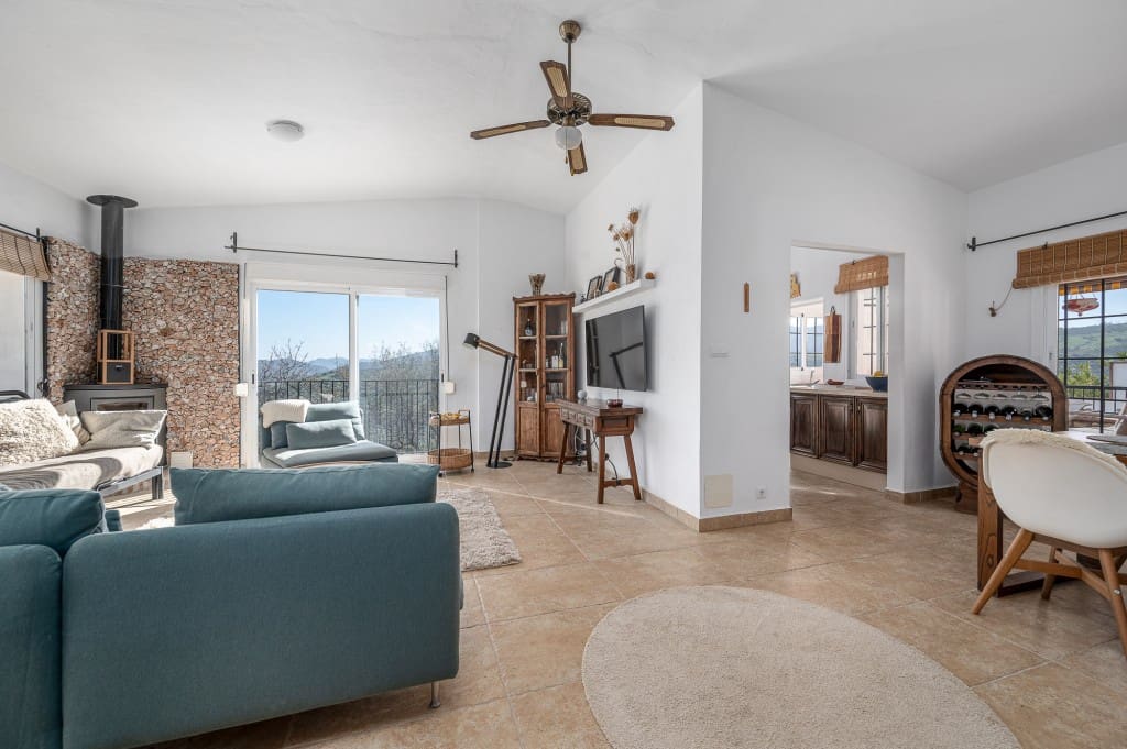 3 slaapkamer Villa te koop in Velez-Malaga met zwembad garage - € 495.000 (Ref: 8703581)