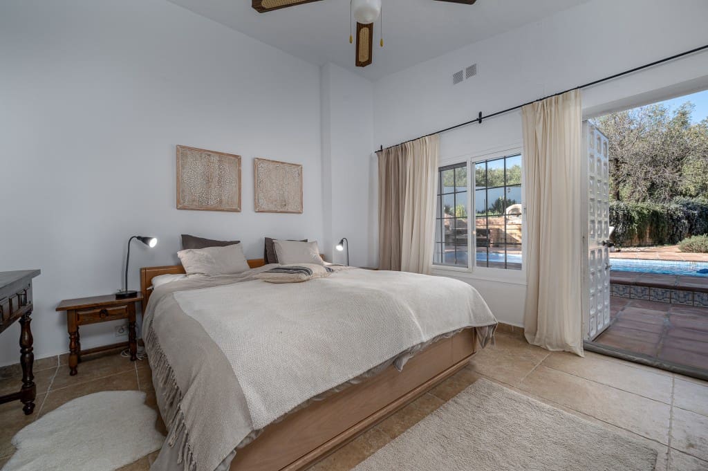 3 slaapkamer Villa te koop in Velez-Malaga met zwembad garage - € 495.000 (Ref: 8703581)