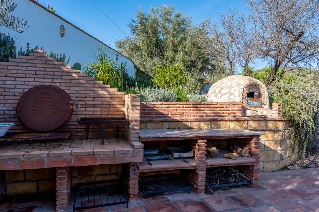 3 slaapkamer Villa te koop in Velez-Malaga met zwembad garage - € 495.000 (Ref: 8703581)