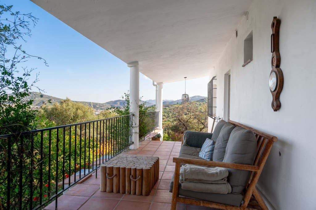 3 slaapkamer Villa te koop in Velez-Malaga met zwembad garage - € 495.000 (Ref: 8703581)