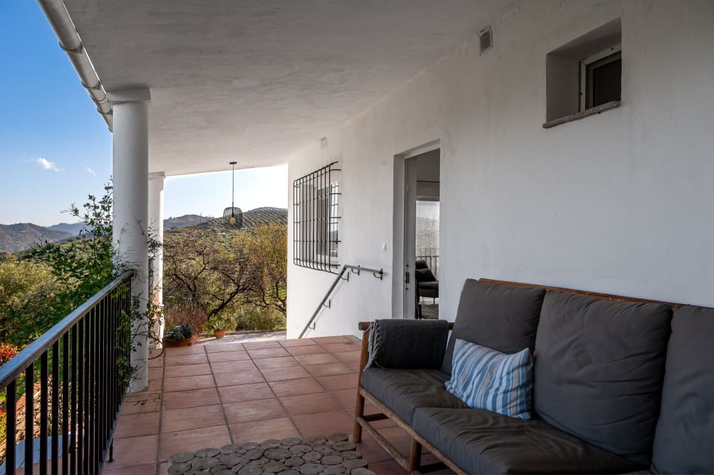 3 slaapkamer Villa te koop in Velez-Malaga met zwembad garage - € 495.000 (Ref: 8703581)