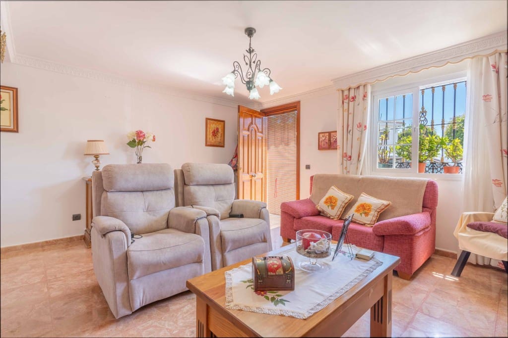 2 soverom Kjedet enebolig til salgs i Estepona - € 449 000 (Ref: 8709002)