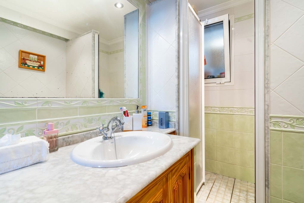 2 soverom Kjedet enebolig til salgs i Estepona - € 449 000 (Ref: 8709002)