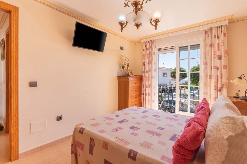 2 soverom Kjedet enebolig til salgs i Estepona - € 449 000 (Ref: 8709002)