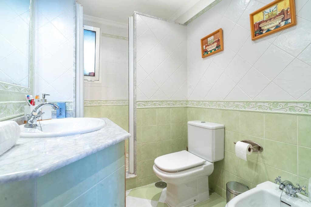 2 soverom Kjedet enebolig til salgs i Estepona - € 449 000 (Ref: 8709002)