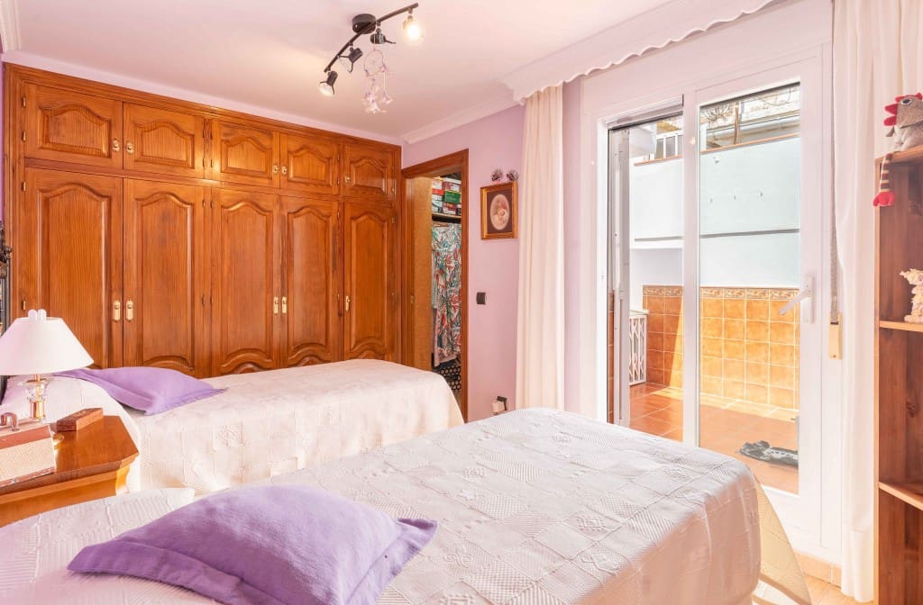 2 soverom Kjedet enebolig til salgs i Estepona - € 449 000 (Ref: 8709002)