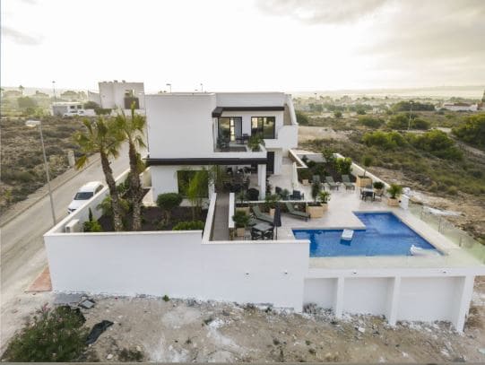 4 sovrum Villa till salu i Ciudad Quesada, Rojales med pool garage - 686 000 € (Ref: 8737225)
