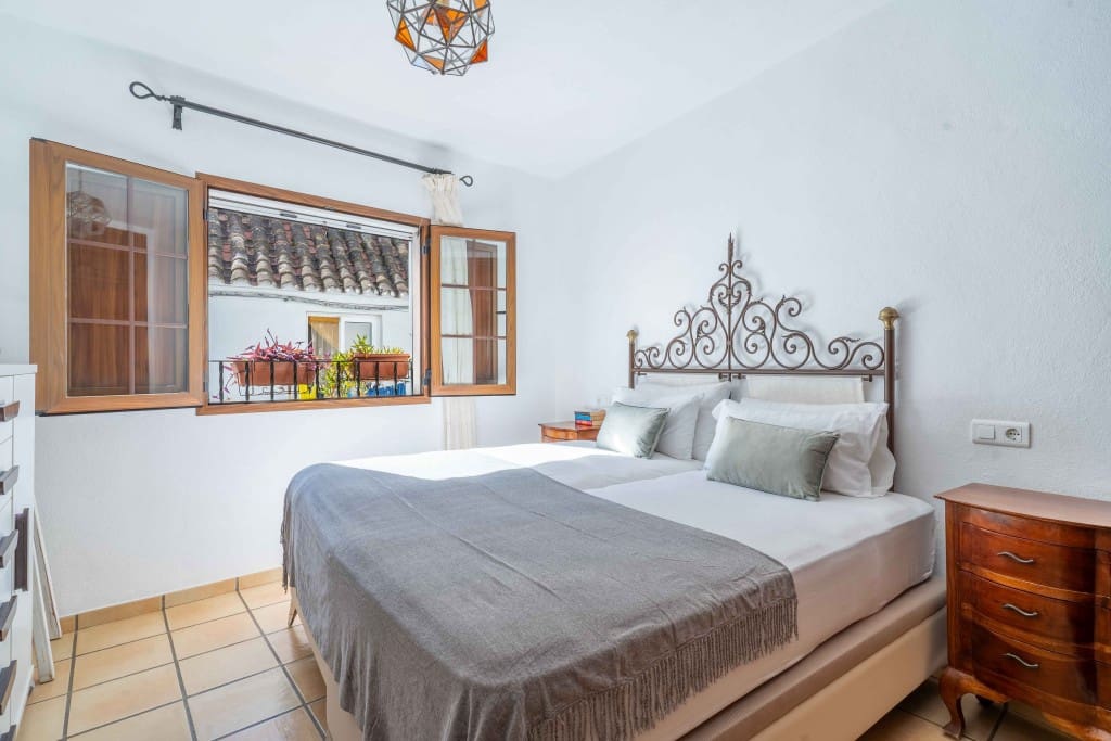 2 slaapkamer Huis te koop in Estepona - € 587.000 (Ref: 8797318)