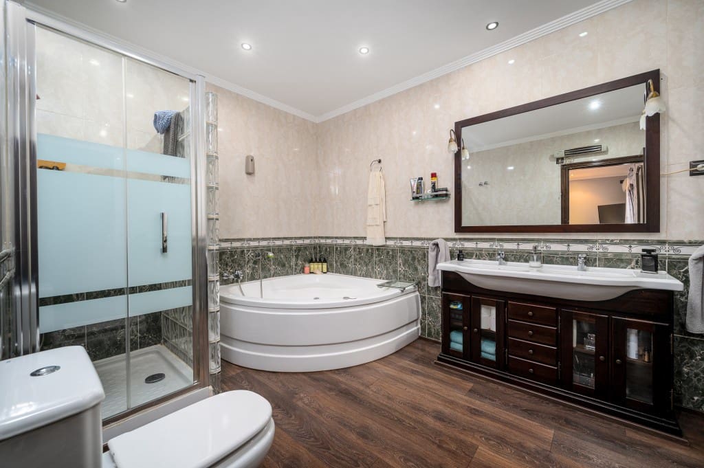 4 sypialnia Willa na sprzedaż w Torrox-Costa z basenem - 840 000 € (Ref: 8848774)