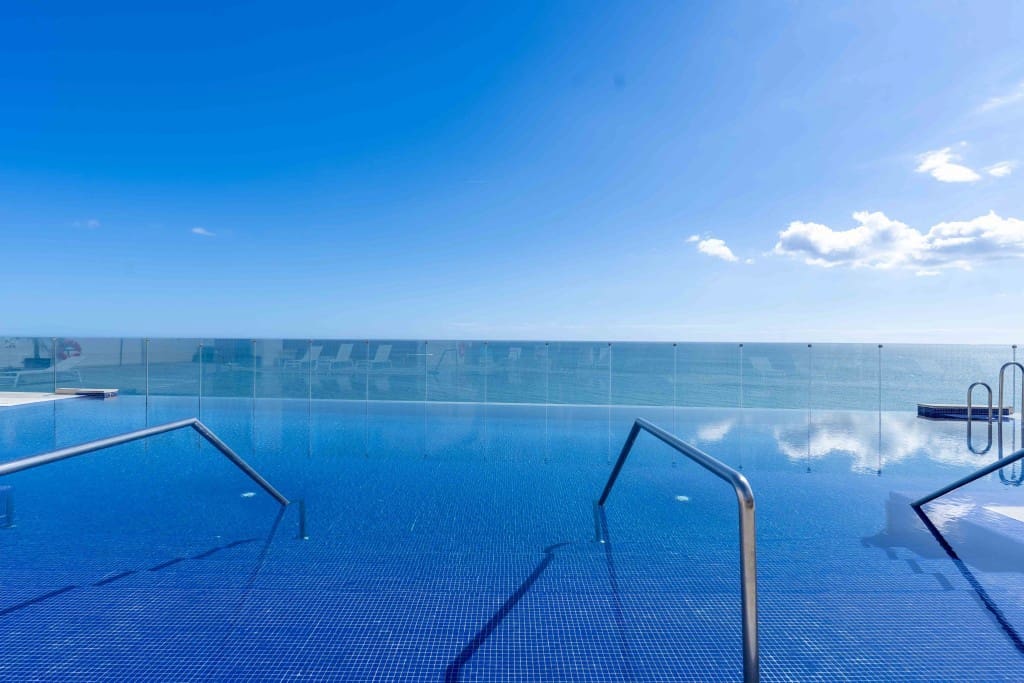 2 chambre Appartement à vendre à Estepona avec piscine garage - 685 000 € (Ref: 8970164)