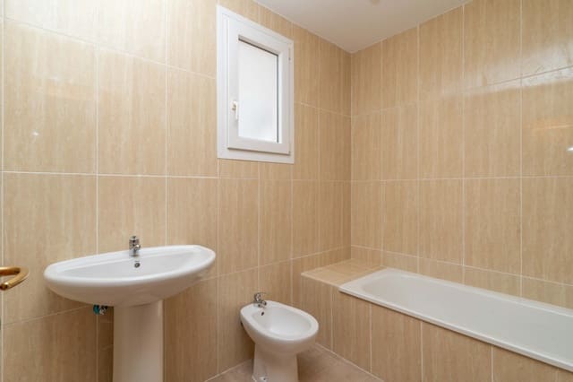 2 soveværelse Lejlighed til salg i La Duquesa / Puerto de la Duquesa, Manilva med swimmingpool - € 171.000 (Ref: 8982244)