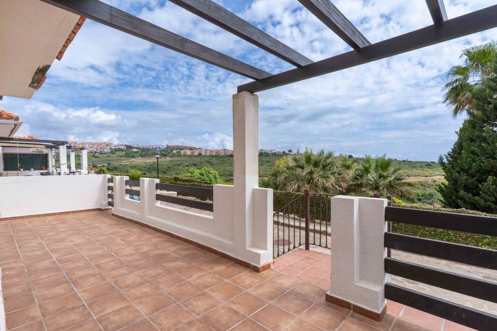 2 sypialnia Apartament na sprzedaż w La Duquesa / Puerto de la Duquesa z basenem - 173 000 € (Ref: 8982245)