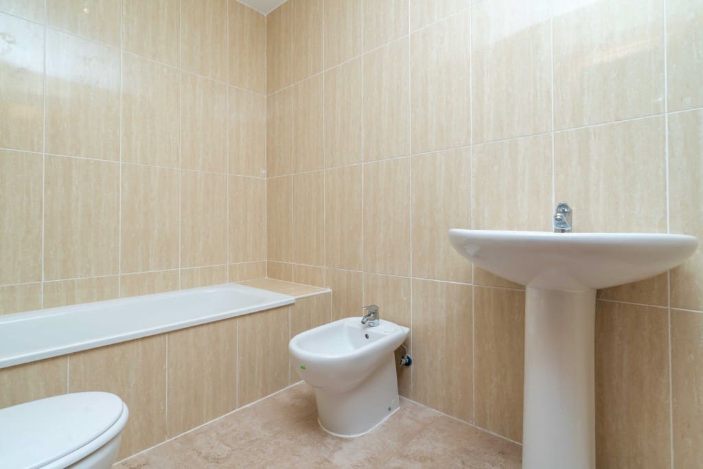 2 sypialnia Apartament na sprzedaż w La Duquesa / Puerto de la Duquesa z basenem - 173 000 € (Ref: 8982245)