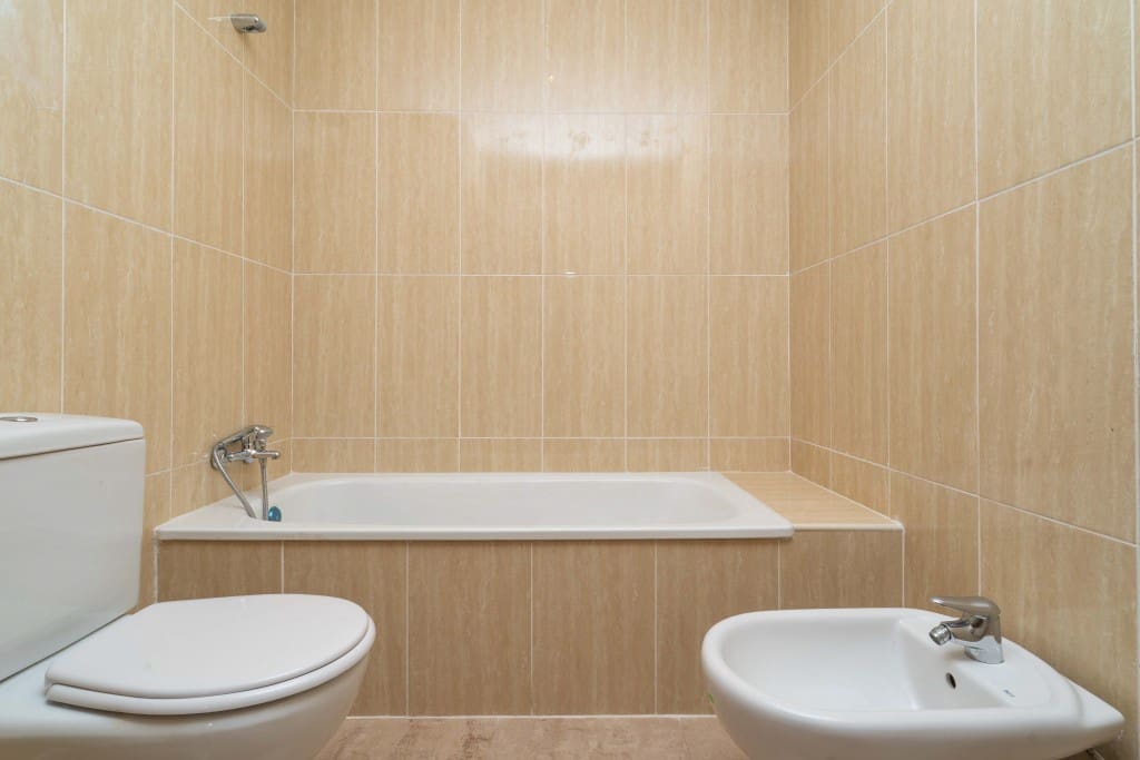 2 sypialnia Apartament na sprzedaż w La Duquesa / Puerto de la Duquesa z basenem - 173 000 € (Ref: 8982245)