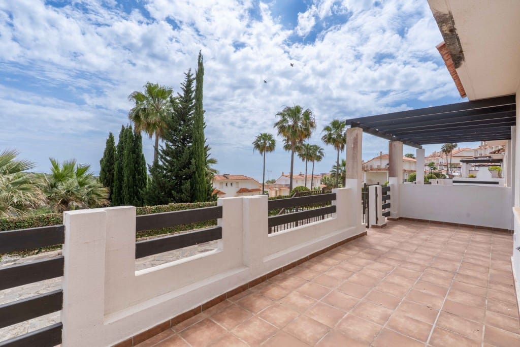 2 sypialnia Apartament na sprzedaż w La Duquesa / Puerto de la Duquesa z basenem - 173 000 € (Ref: 8982245)