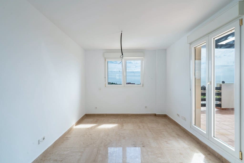 2 sovrum Takvåning till salu i La Duquesa / Puerto de la Duquesa med pool - 192 500 € (Ref: 8982246)