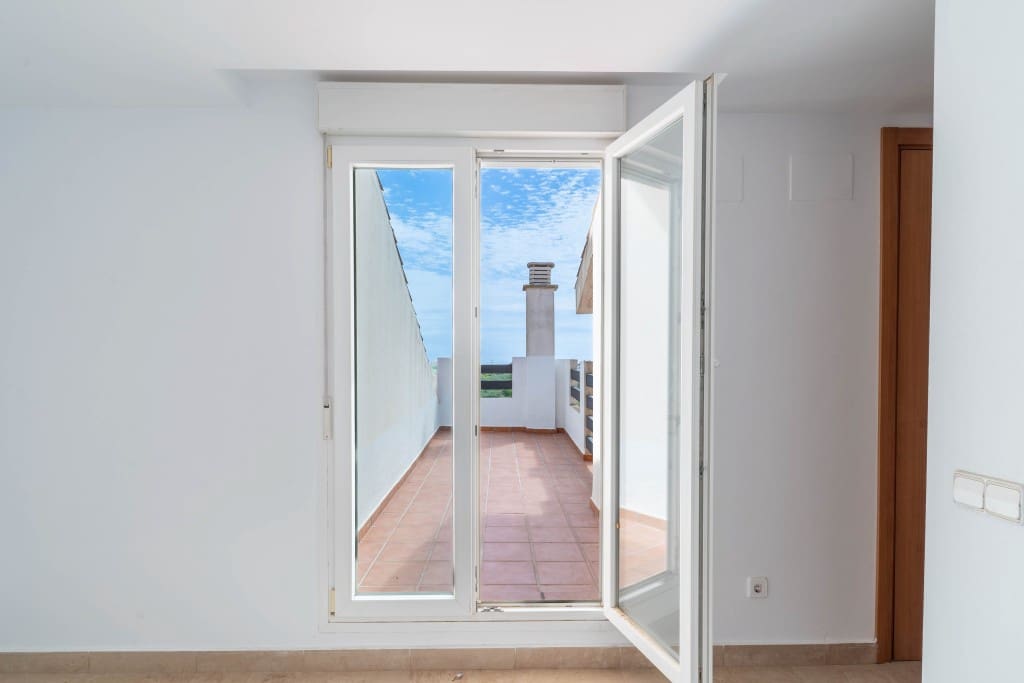 2 sovrum Takvåning till salu i La Duquesa / Puerto de la Duquesa med pool - 192 500 € (Ref: 8982246)