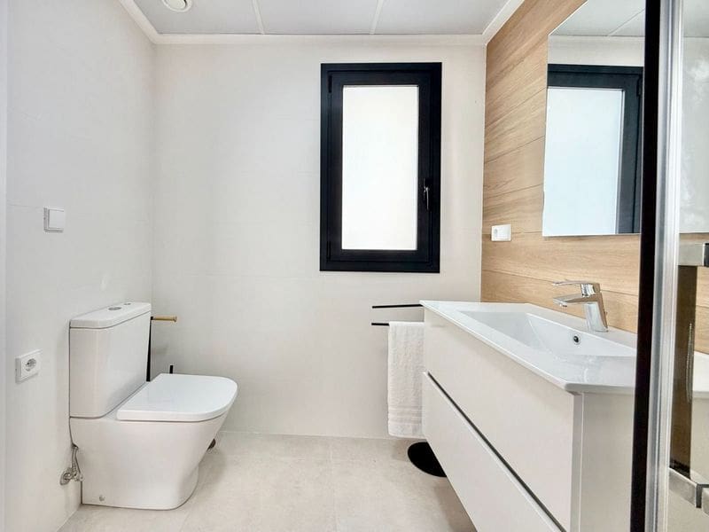 2 soveværelse Byhus til salg i Alicante by med swimmingpool garage - € 219.000 (Ref: 8992556)