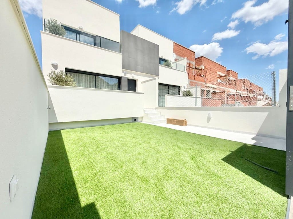 3 soveværelse Byhus til salg i Alicante by med swimmingpool garage - € 235.000 (Ref: 8992557)