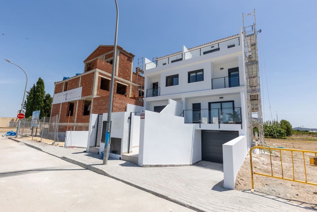 4 soveværelse Byhus til salg i Alicante by med swimmingpool garage - € 269.000 (Ref: 9007181)